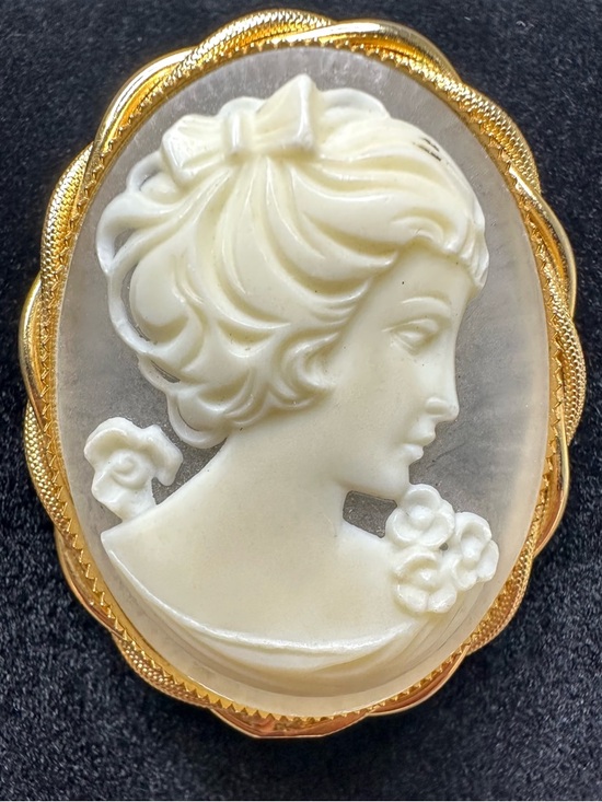 Jewelry - Vintage Shell Carved Cameo Brooch/Pendant